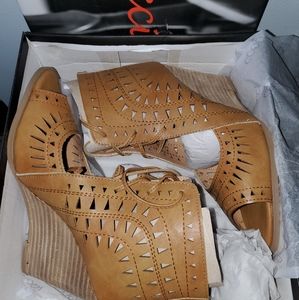 NEW - CCOCCI Wedges